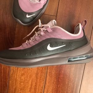 Nike AirMax Axis Plum color